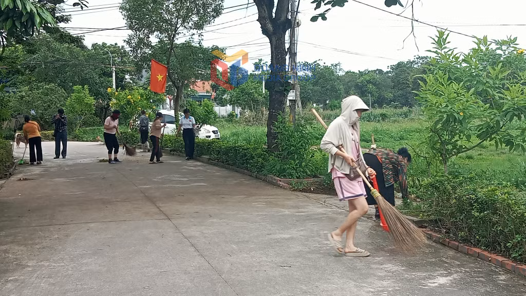 Hội viên Chi hội phụ nữ thôn 1, xã Quảng Nghĩa (Móng Cái) tham gia 