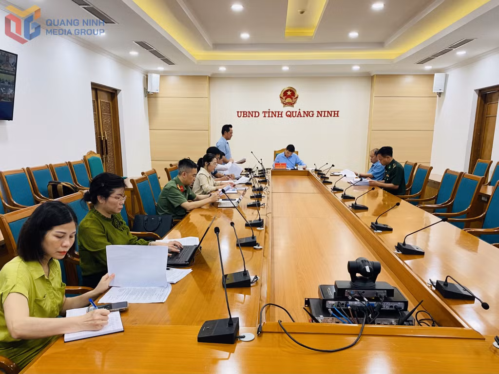 Lãnh đạo Sở Nông nghiệp & Môi trường báo cáo tại cuộc họp.