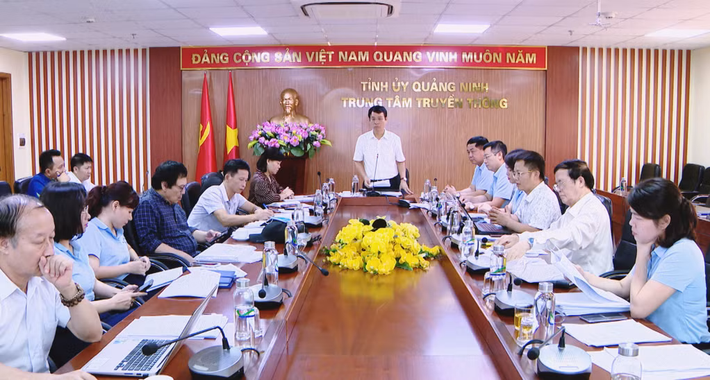 Đồng chí Nguyễn Hồng Dương chủ trì cuộc họp.