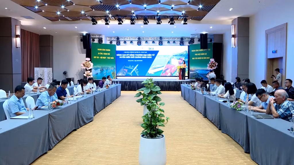 Quang cảnh tập huấn Nâng cao kỹ năng thương mại điện tử xuyên biên giới Quảng Ninh 2023.