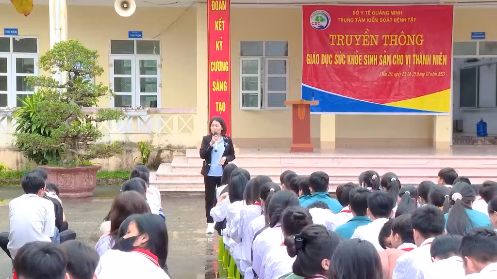 CDC tỉnh tổ chức truyền thông giáo dục sức khỏe sinh sản cho vị thành niên tại huyện Đầm Hà, tháng 10/2023.