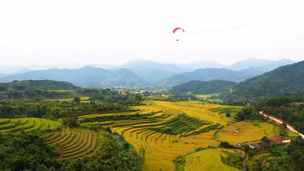 Huyện Bình Liêu có cảnh quan thiên nhiên tươi đẹp, khí hậu trong lành, thuận lợi cho phát triển du lịch.