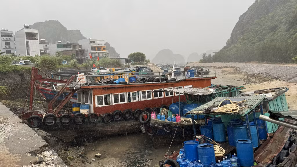 Cảng Cái Rồng.