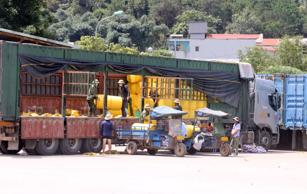 Hoạt động xuất khẩu hàng hóa tại cửa khẩu Hoành Mô (huyện Bình Liêu).