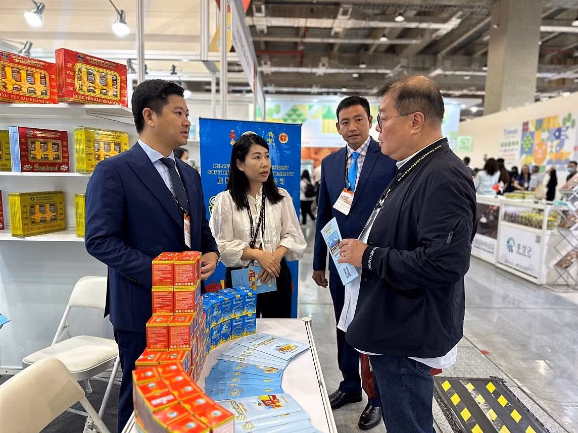 Doanh nghiệp tham gia Hội chợ thực phẩm Quốc tế Đài Bắc 2024 (Food Taipei 2024) (Ảnh: Cục Xúc tiến thương mại)