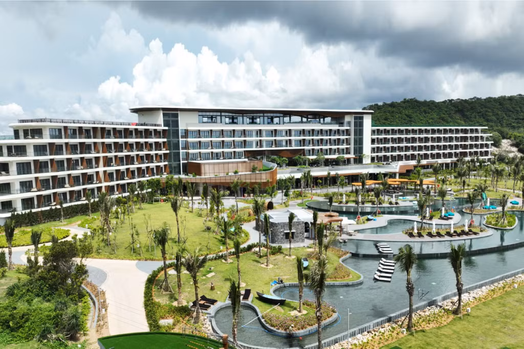 Khách sạn Angsana Quan Lạn Hạ Long Bay.