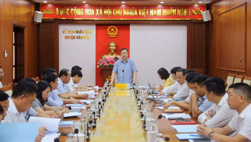 Quang cảnh buổi làm việc.