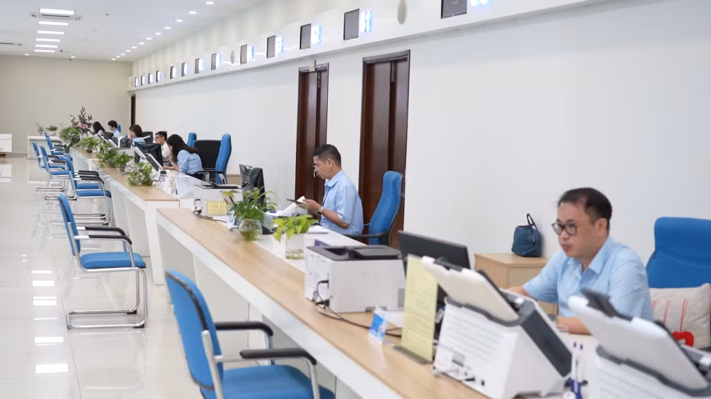 Chuyển đổi số giúp hạn chế việc người dân phải đến trực tiếp làm TTHC tại các trung tâm hành chính công.