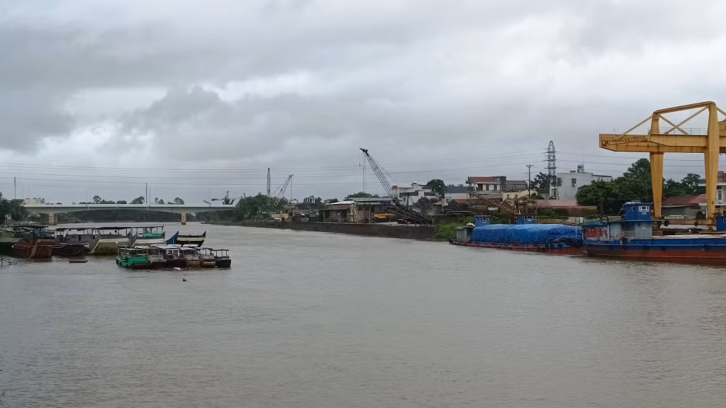 Sông Ka Long lúc 6h sáng nay.