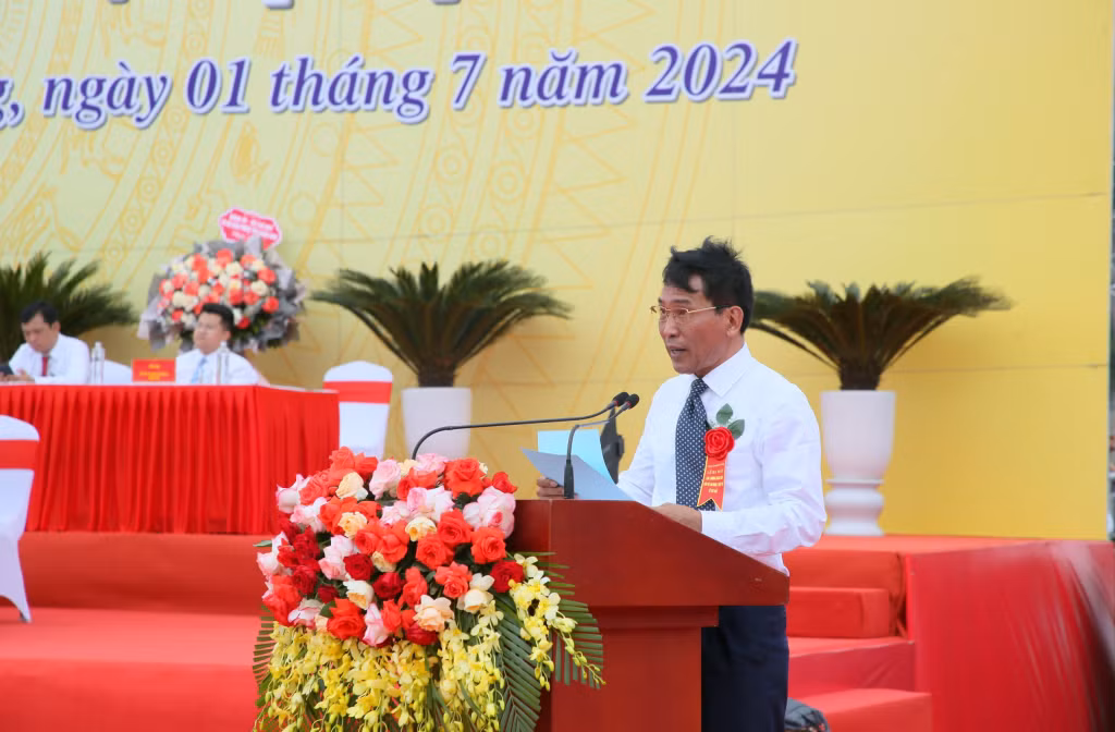 Đồng chí Nguyễn Tiến Dũng, Chủ tịch UBND TP Hạ Long, phát biểu tại buổi lễ.