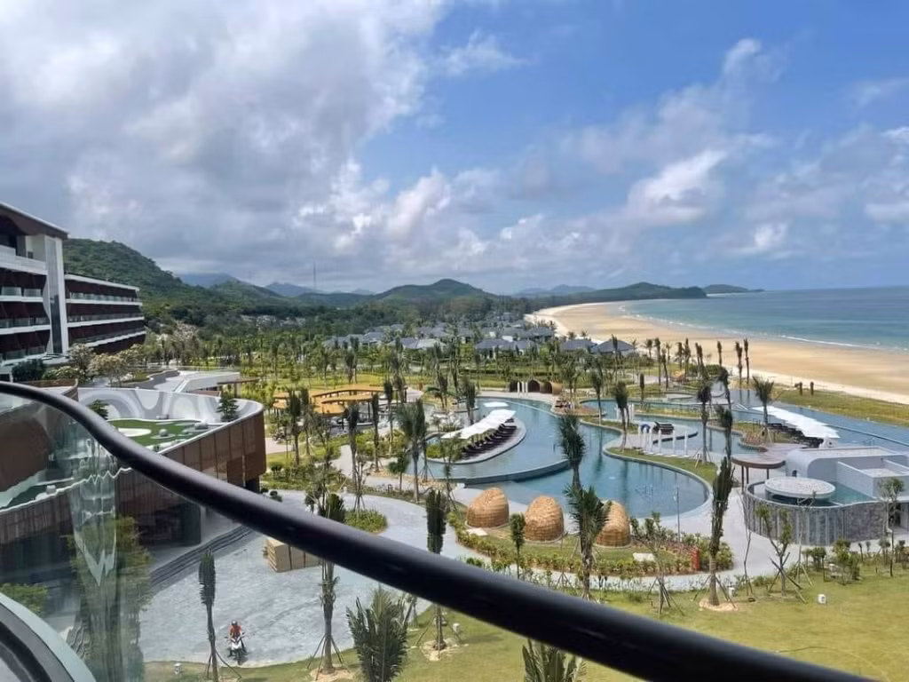 Khách sạn Angsana Quan Lạn Hạ Long Bay. Ảnh: Đỗ Phương