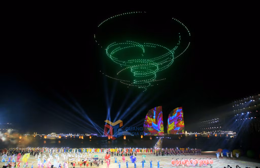 Đặc sắc chương trình nghệ thuật Carnaval Hạ Long 2024 với chủ đề "Bừng sáng cùng kì quan". Ảnh: Đỗ Phương
