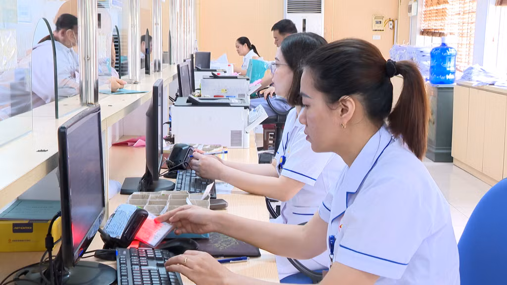 Tiếp nhận khám chữa bệnh BHYT qua ứng dụng VssID tại Trung tâm Y tế TX Đông Triều.
