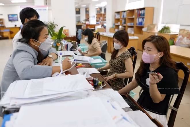 Từ 1/8/2023, cán bộ, công chức cấp xã thay đổi trình độ đào tạo trong quá trình công tác sẽ được hưởng lương theo trình độ đào tạo mới từ ngày được cấp bằng tốt nghiệp. Ảnh: Anh Phong