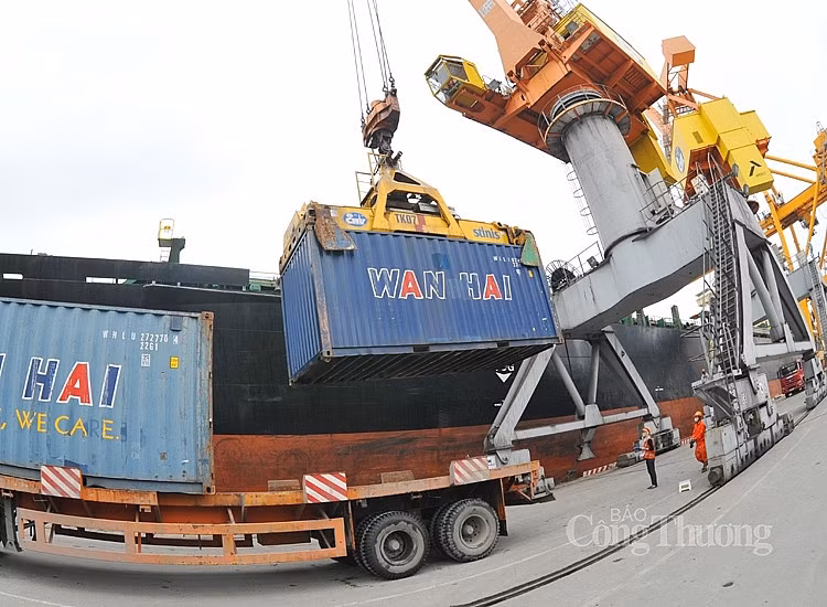 6 tháng đầu năm, tổng kim ngạch xuất nhập khẩu của cả nước đạt 369,62 tỷ USD
