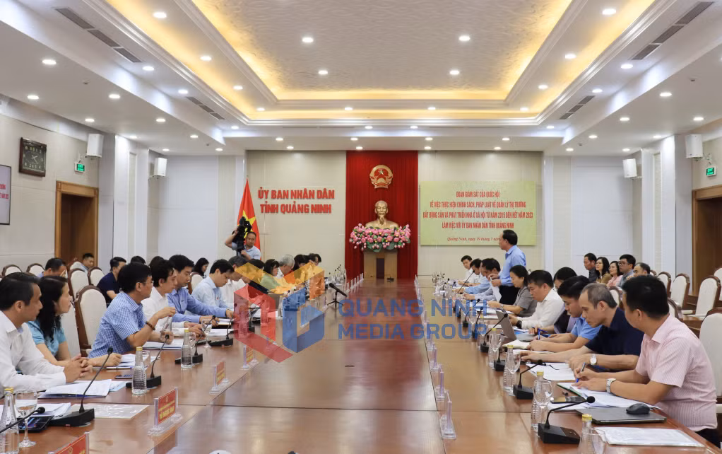Quang cảnh buổi làm việc.