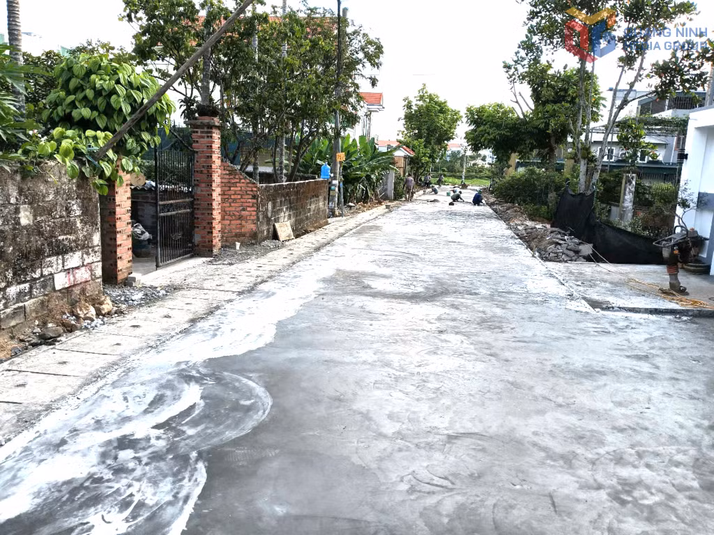 Tuyến ngõ 71, đường Văn Miếu, khu Chùa Bằng, phường Quảng Yên (TX Quảng Yên) hoàn thành đáp ứng nhu cầu đi lại, phát triển kinh tế của người dân.