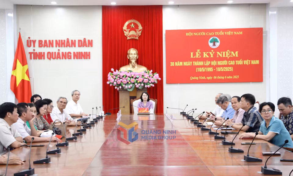Đồng chí Trịnh Thị Minh Thanh, Phó Bí thư Thường trực Tỉnh ủy, Chủ tịch HĐND tỉnh, tham dự Lễ kỷ niệm tại điểm cầu Quảng Ninh.