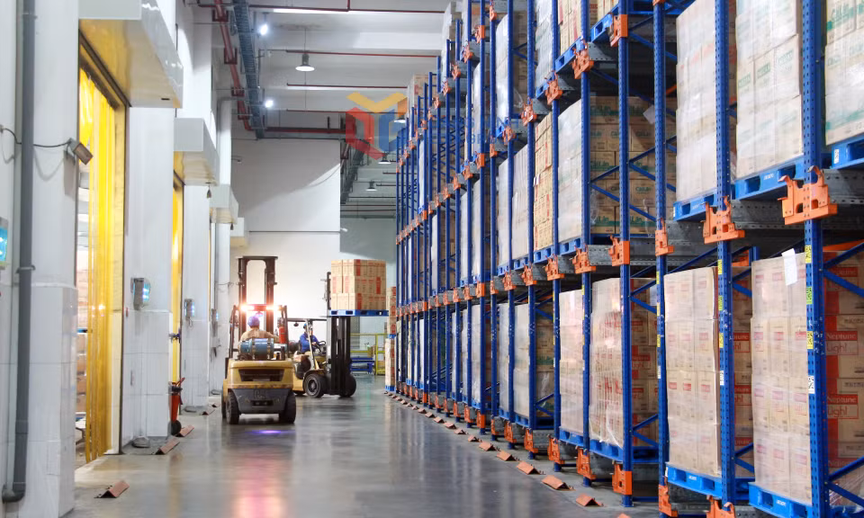 Hoạt động sản xuất tại Nhà máy sản xuất Dầu thực vật Cái Lân, TP Hạ Long (Công ty TNHH Calofic).