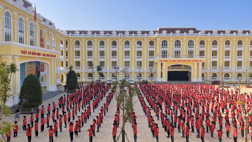 2023-11_Học sinh Trường THCS&amp;THPT Quảng La (TP Hạ Long). Ảnh: Lan Anh
