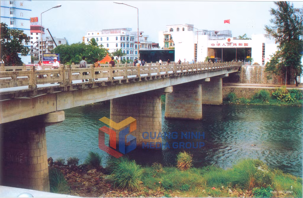 Cầu Bắc Luân. Ảnh: Hào Minh