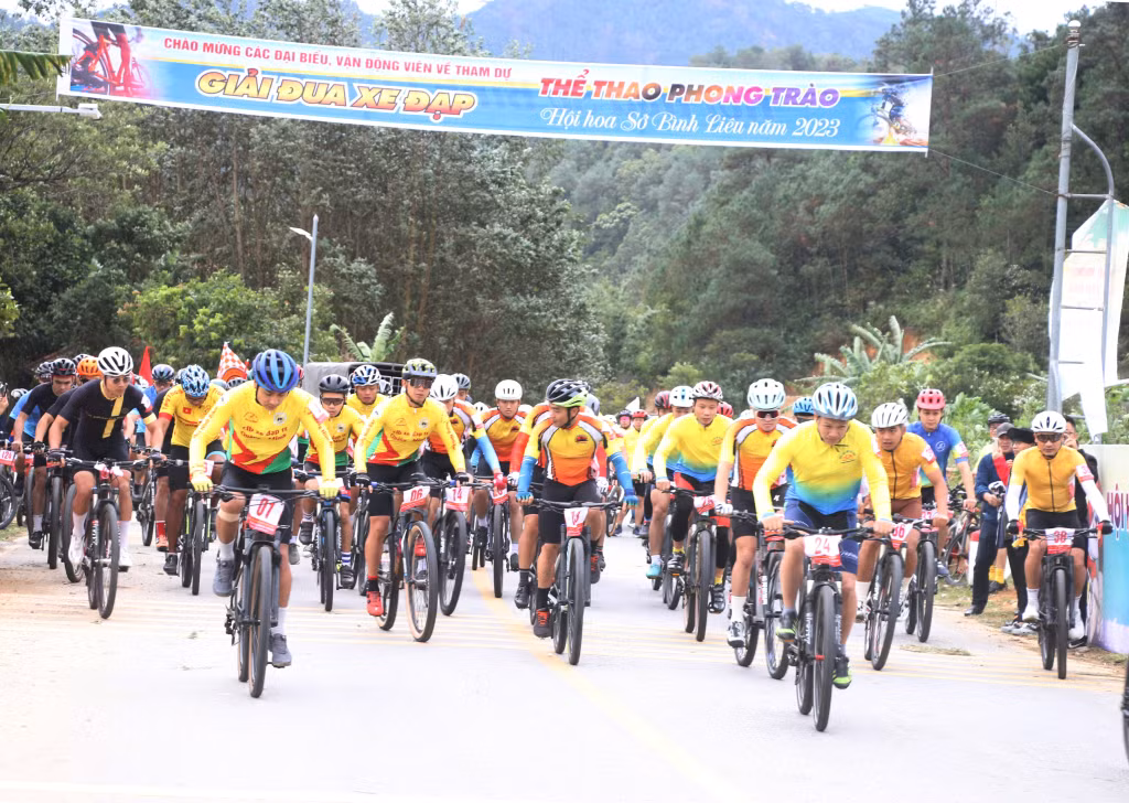 Giải đua xe đạp thể thao phong trào Hội hoa Sở năm 2023 thu hút trên 400 VĐV tham gia.