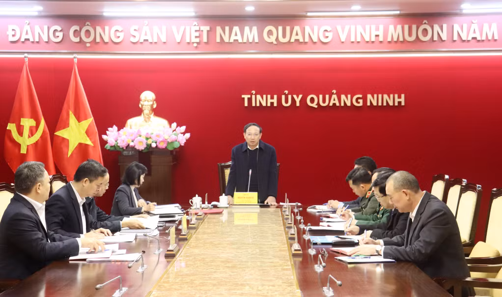Đồng chí Nguyễn Xuân Ký, Ủy viên Trung ương Đảng, Bí thư Tỉnh ủy, Chủ tịch HĐND tỉnh, Trưởng Ban Chỉ đạo phòng, chống tham nhũng, tiêu cực tỉn, kết luận phiên họp.