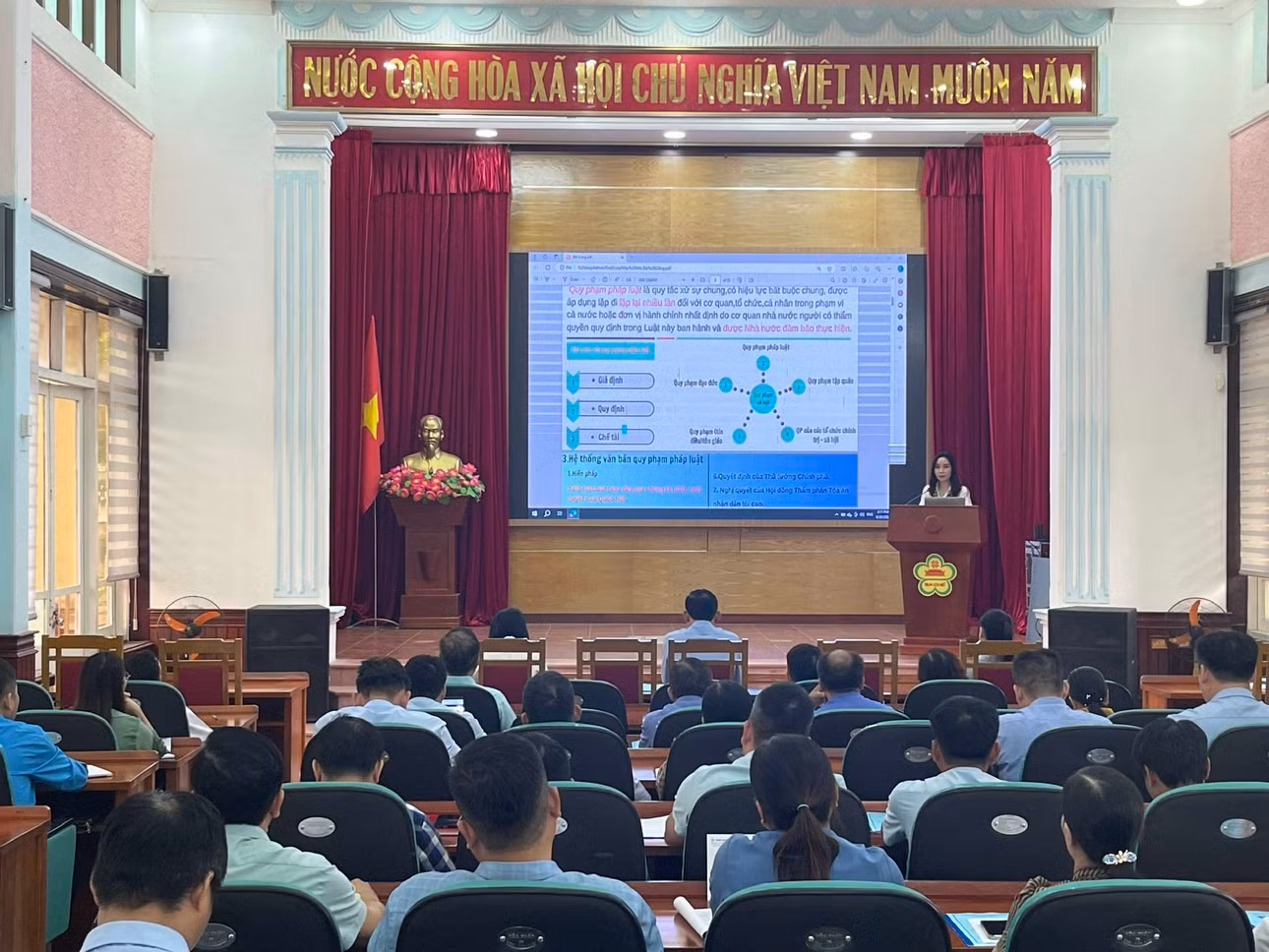 Sở Tư pháp phối hợp với UBND huyện Ba Chẽ tổ chức tập huấn chuyên sâu nghiệp vụ xây dựng, kiểm tra, rà soát văn bản quy phạm pháp luật; theo dõi thi hành pháp luật và xử lý vi phạm hành chính. Ảnh: Sở Tư pháp