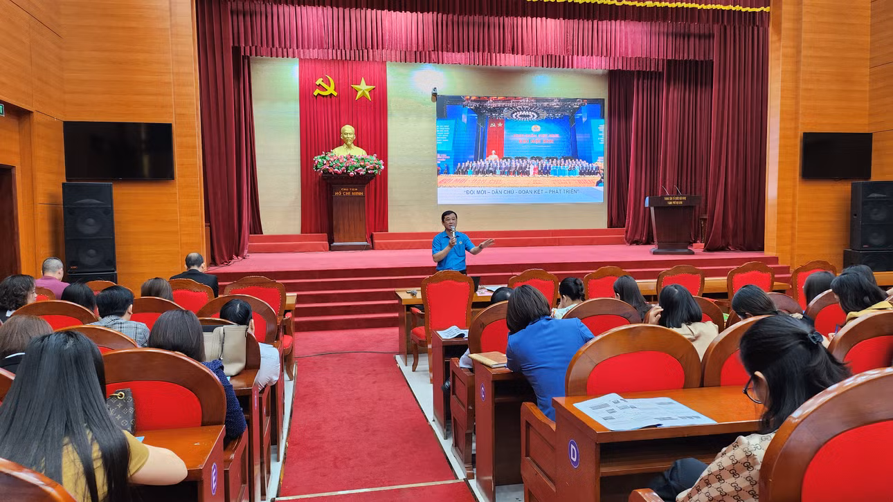 quang cảnh hội nghị nghiên cứu, học tập, quán triệt, tuyên truyền và triển khai Nghị quyết Đại hội XIII Công đoàn Việt Nam, LĐLĐ TP Hạ Long.
