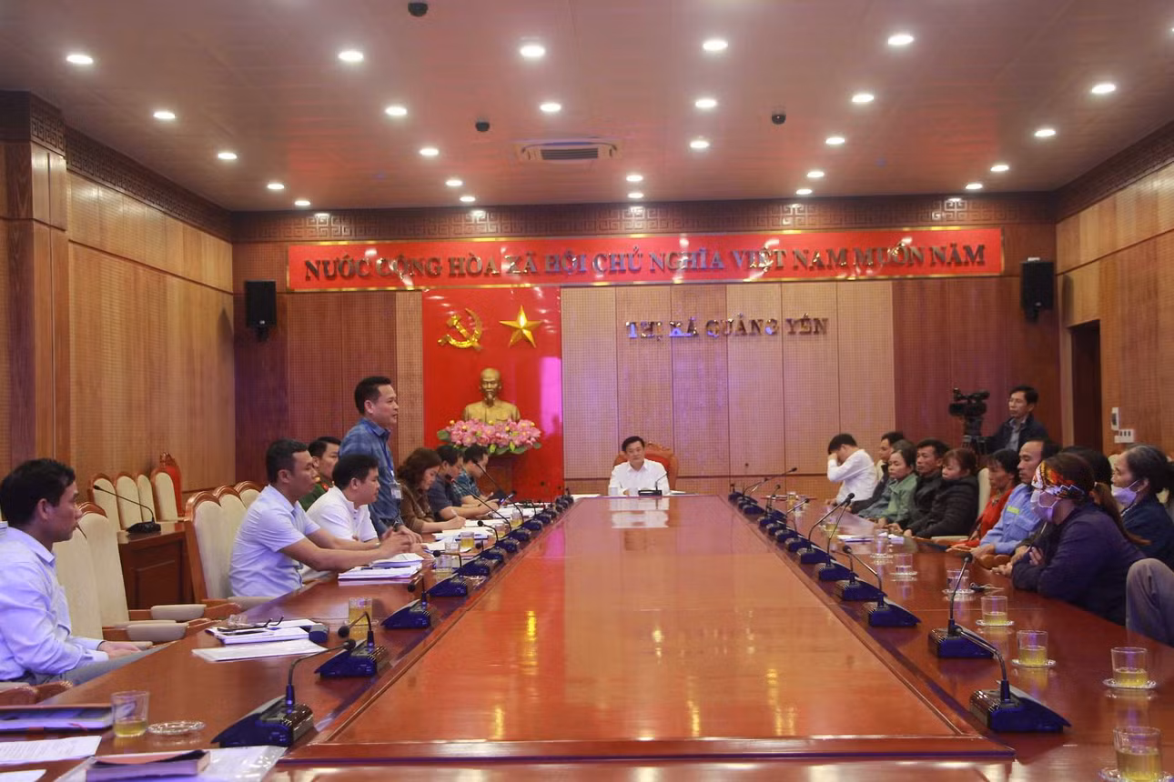 TX Quảng Yên gặp gỡ, đối thoại với một số hộ dân liên quan GPMB Dự án KCN Sông Khoai. Ảnh: Bùi Niên (Trung tâm TT-Vh Quảng Yên).