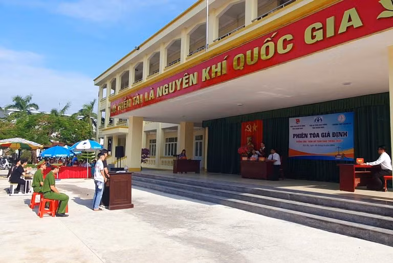 Huyện đoàn Hải Hà đã phối hợp với các đơn vị tổ chức phiên tòa giả định về ATGT tại trường THPT Quảng Hà. Ảnh: Cổng thông tin điện tử huyện Hải Hà