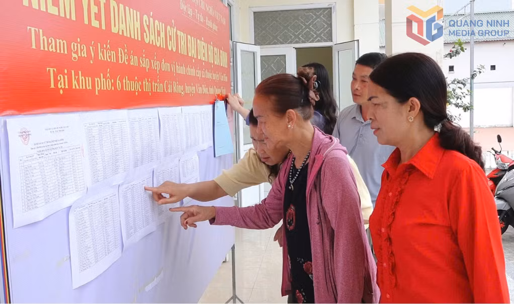 Các xã, thị trấn tiến hành lập và niêm yết danh sách cử tri.
