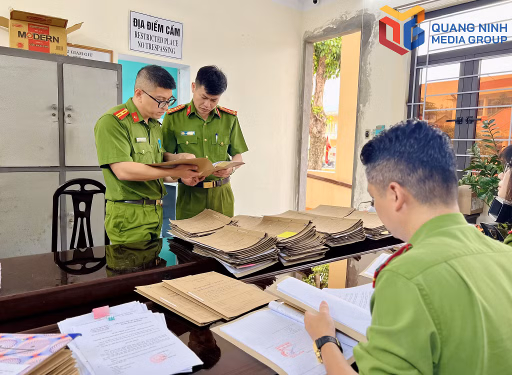 Ban Giám thị Trại tạm giam (Công an tỉnh) xét duyệt các trường hợp đủ điều kiện đề nghị đặc xá năm 2025.