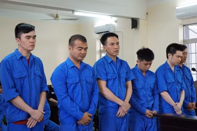6 đối tượng bị xét xử về tội "Tổ chức sử dụng trái phép chất ma túy". Ảnh: Thành An