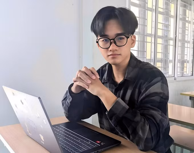 Minh Nhật cho biết dành nhiều thời gian để đưa trí tuệ nhân tạo vào giải pháp ứng dụng thực tế. Ảnh: NVCC