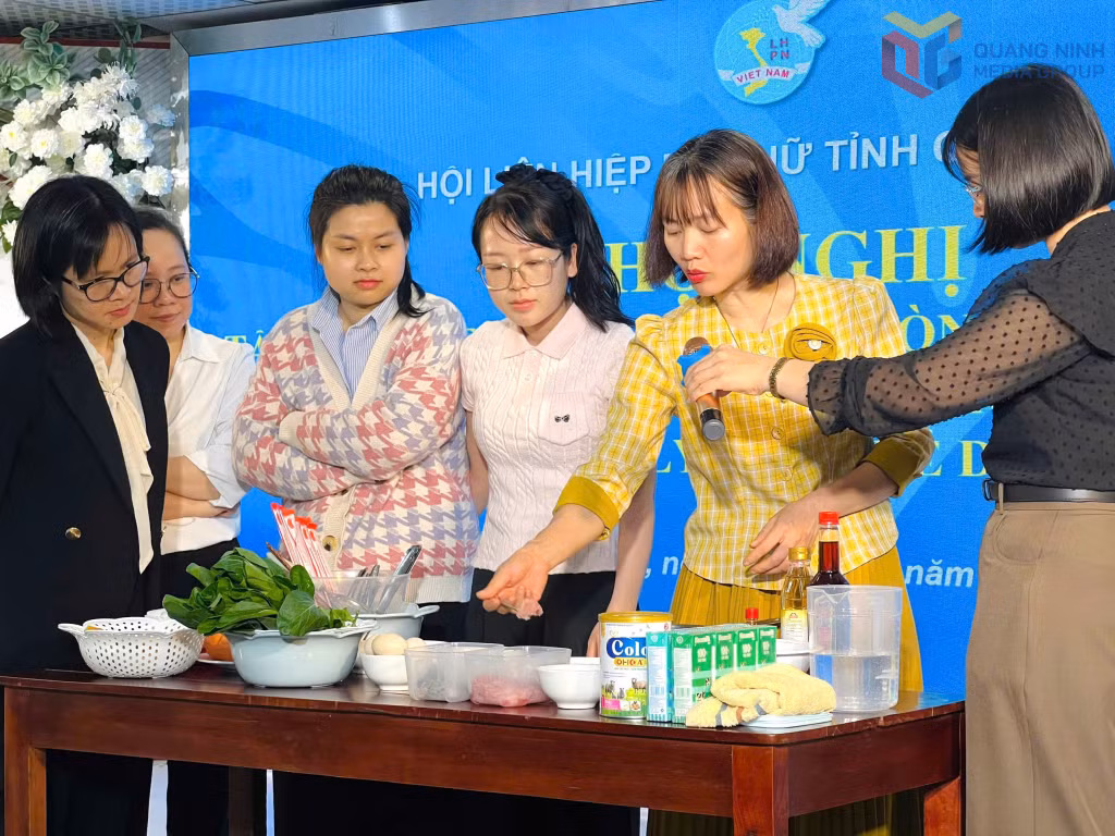 Hướng dẫn thực hành chế biến thức ăn, thực đơn đảm bảo dinh dưỡng cho trẻ