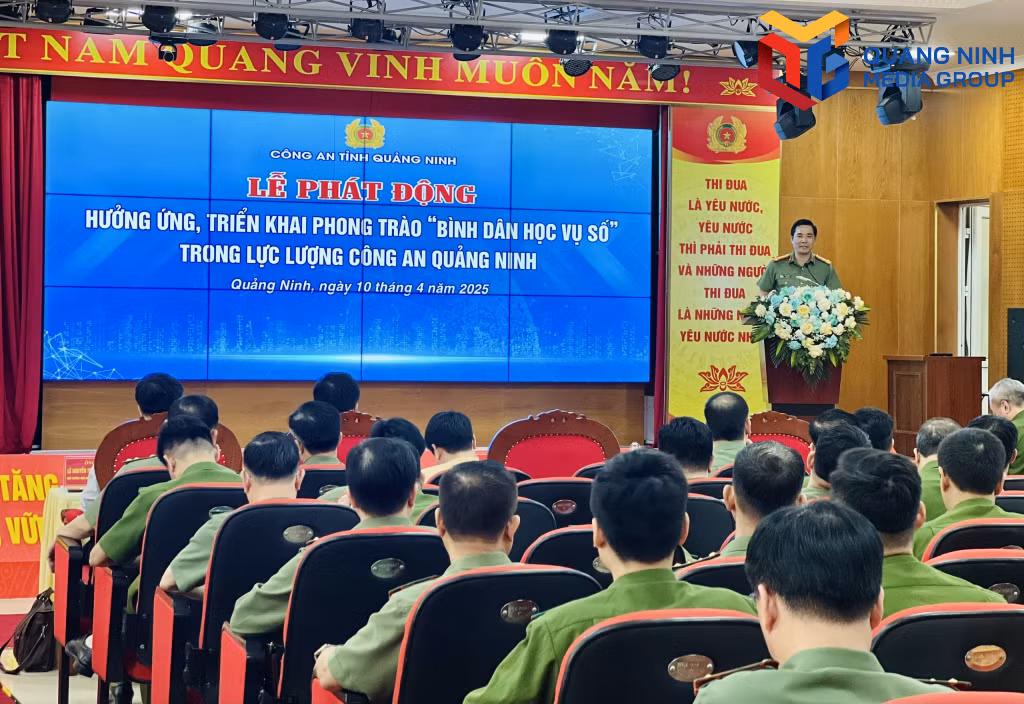 Đại tá Trần Văn Phúc, Bí thư Đảng ủy, Giám đốc Công an tỉnh phát động phong trào 