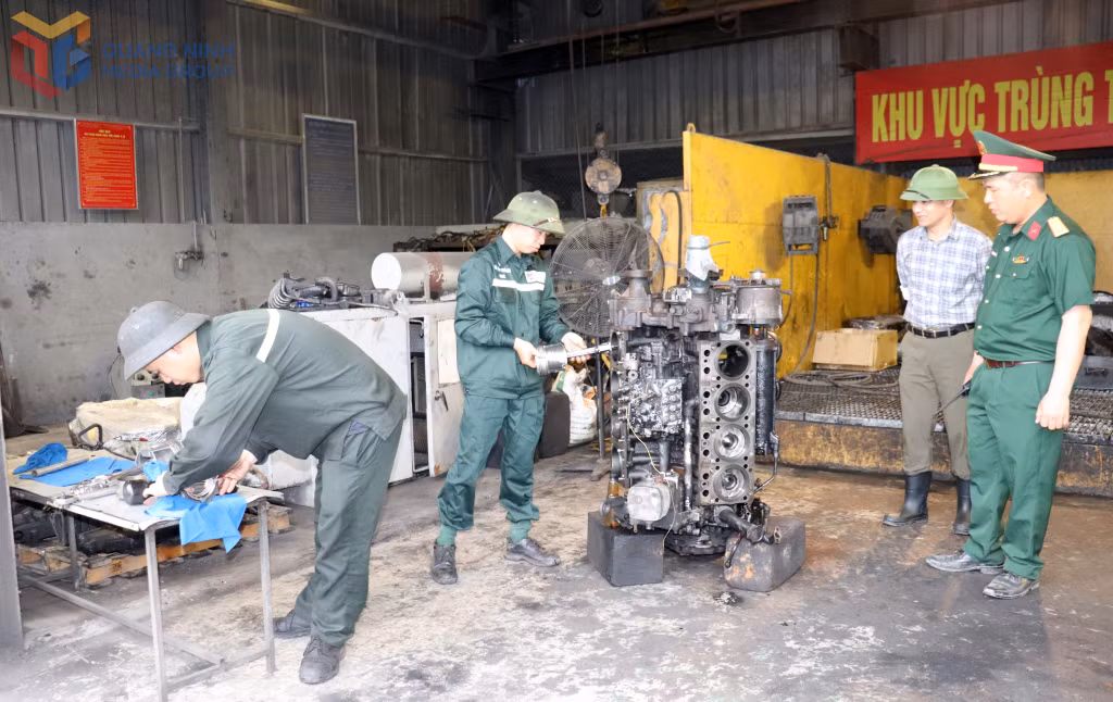 Cán bộ, công nhân Công ty Khai thác Khoáng Sản chủ động nghiên cứu sáng kiến, cải thiện kỹ thuật, làm chủ thiết bị, góp phần hoàn thành nhiệm vụ sản xuất kinh doanh của đơn vị.