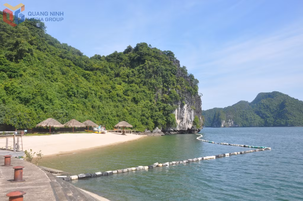 Bãi tắm Soi Sim trên đảo Soi Sim không mở cửa đón khách du lịch những năm gần đây.