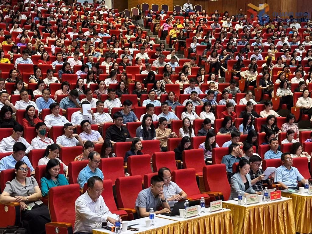 Đại biểu ngành GD&amp;ĐT Quảng Ninh tham gia hội nghị quán triệt, triển khai công tác chuyển đổi số và thực hiện Nghị quyết số 57-NQ/TW của Bộ Chính trị. (Tháng 4/2025)