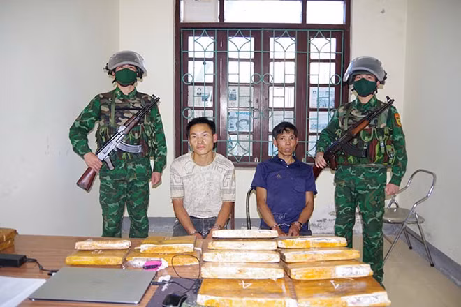 Bắt giữ 2 đối tượng mua bán số lượng lớn ma tuý tại Điện Biên. Ảnh: Anh Dũng