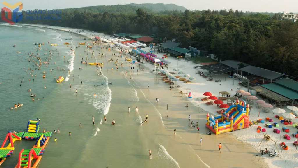 Bãi biển Minh Châu - Nơi diễn ra sự kiện Lễ hội Du lịch biển Vân Đồn 2025.