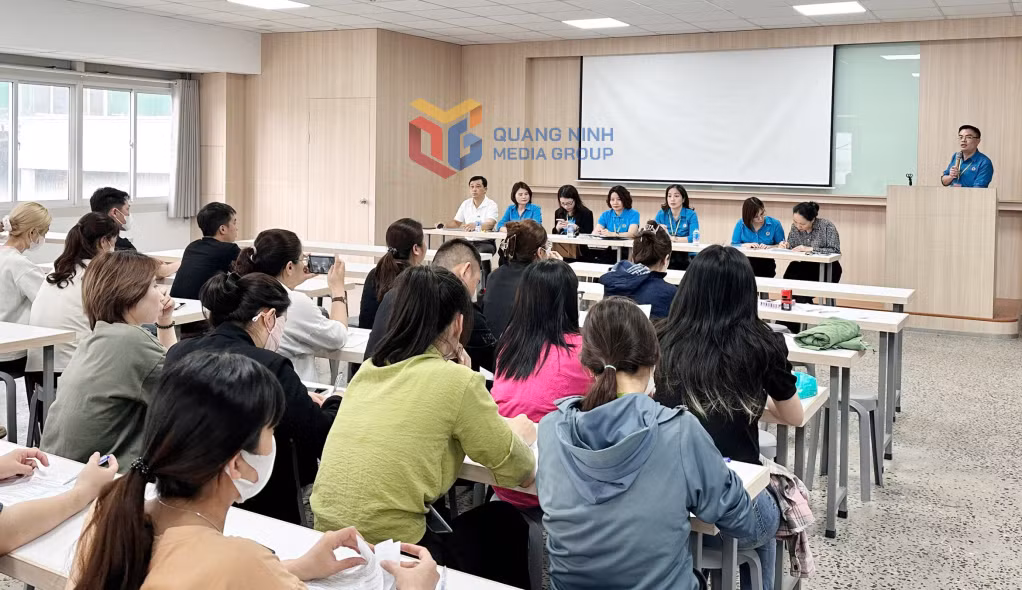 LĐLĐ tỉnh và LĐLĐ TP Hạ Long tổ chức tuyên truyền, đối thoại chính sách pháp luật lao động về BHXH, BHYT cho người lao động tại KCN Việt Hưng (TP Hạ Long) tháng 4/2025.