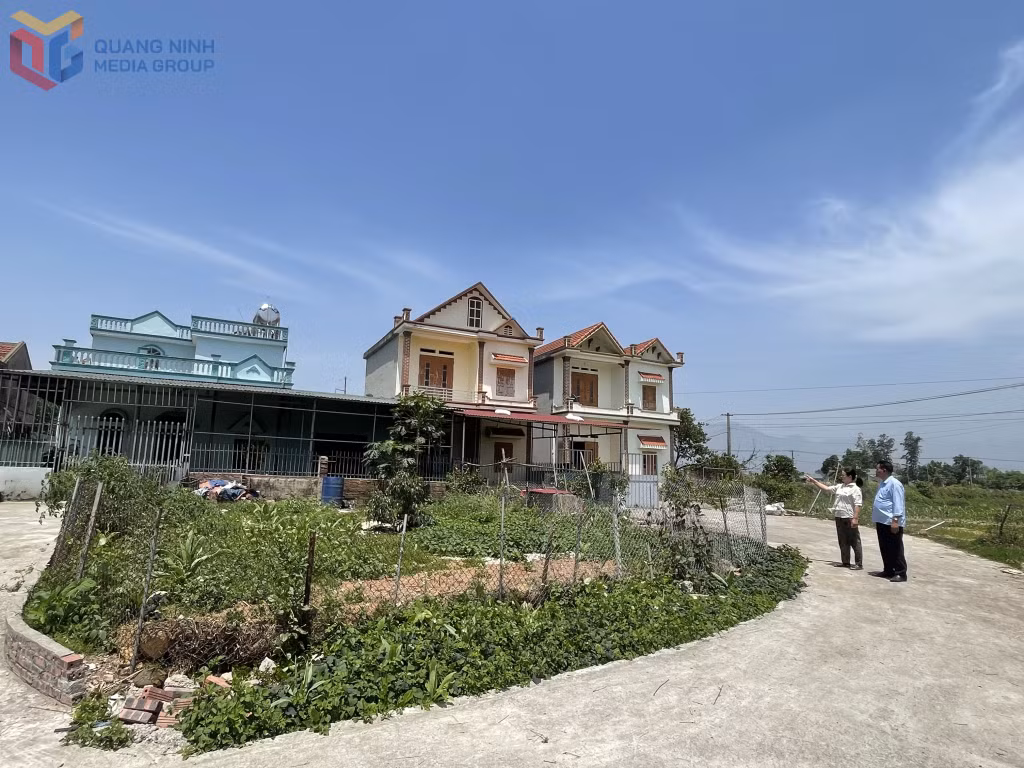 400m2 đất ở của gia đình ông Chìu Quay Sòi (thôn Đông, xã Đại Bình) bị trùng lên thửa đất nông nghiệp trồng cây hằng năm.