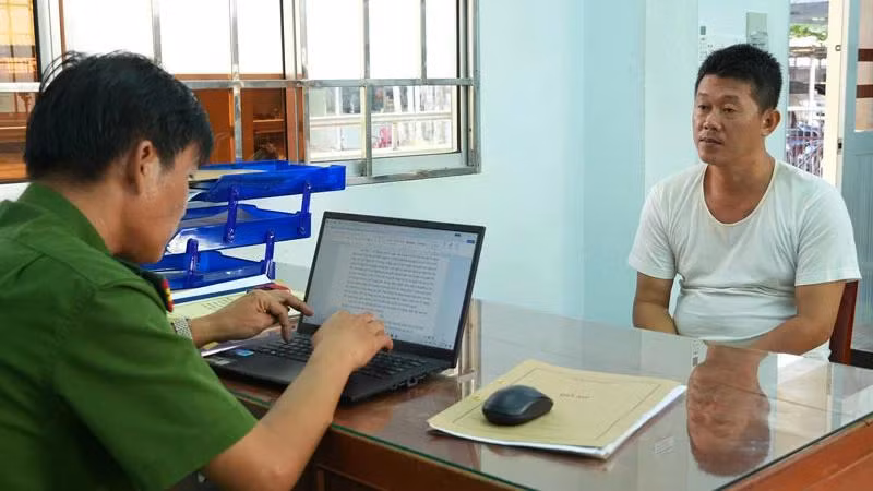 Đối tượng Thái Bình Sơn tại cơ quan công an.