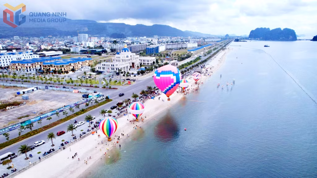 Phát triển mạnh cơ sở hạ tầng tạo nền tảng quan trọng để Cẩm Phả bứt phá, phát huy thế mạnh du lịch biển đảo.