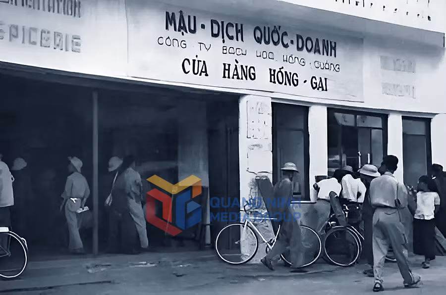 Cư dân TX Hòn Gai xưa làm than là chính, một số là công chức, làm may, nghề thủ công, buôn bán nhỏ... với phương tiện đi lại chủ yếu là xe đạp. Ảnh: Tư liệu