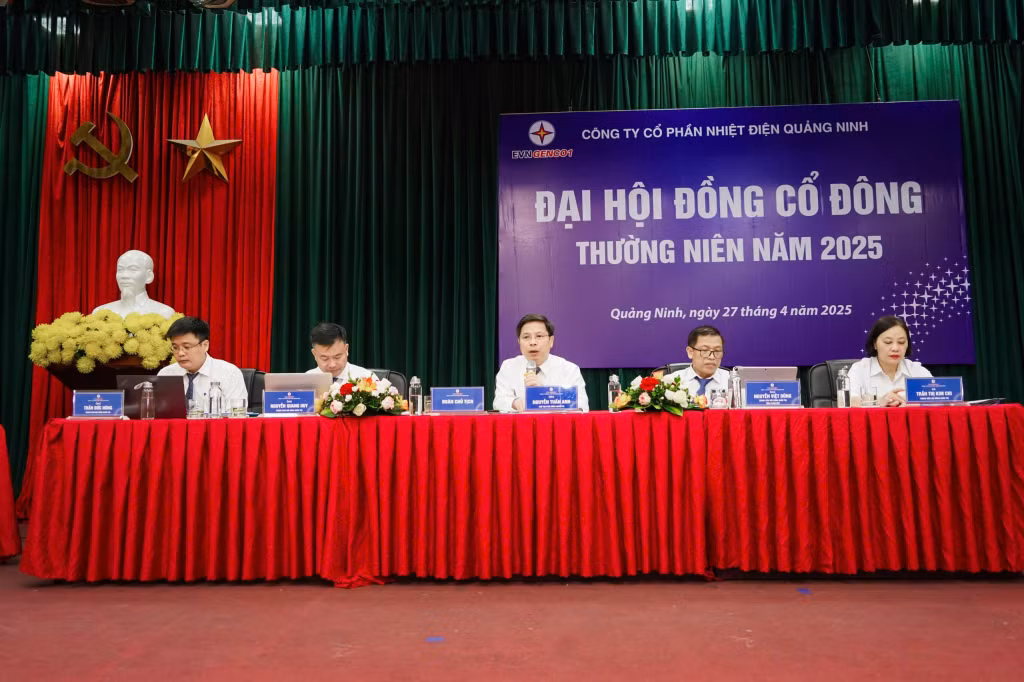 Đoàn chủ tịch điều hành Đại hội.