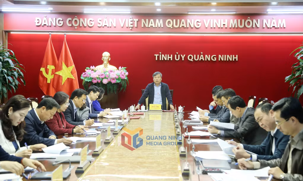 Đồng chí Vũ Đại Thắng, Ủy viên Trung ương Đảng, Bí thư Tỉnh ủy, chủ trì và kết luận cuộc họp