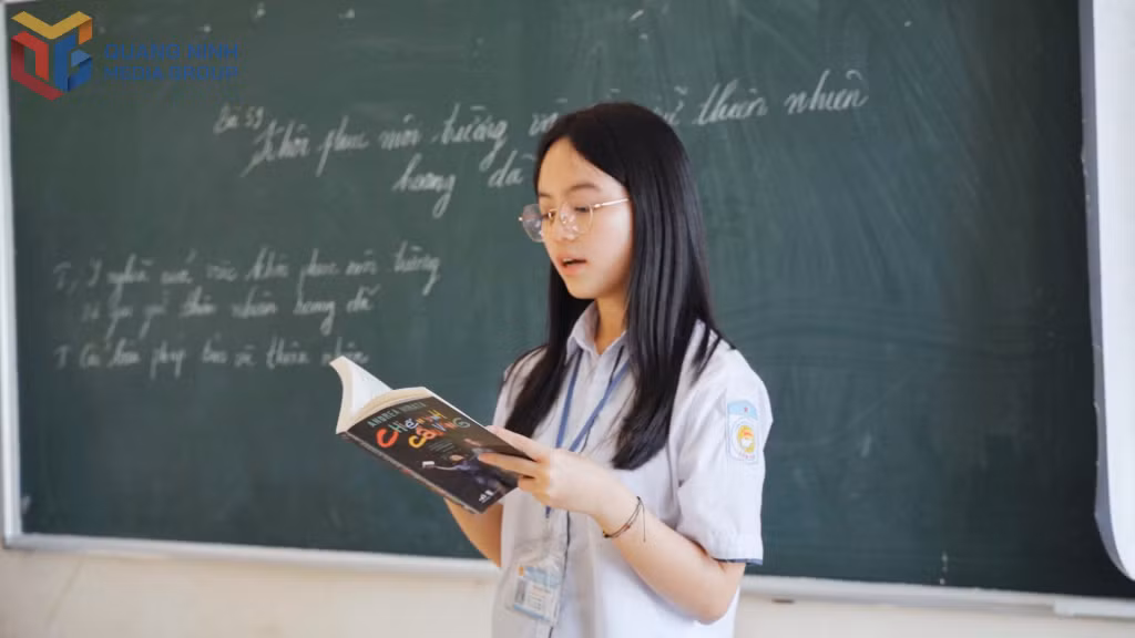 Lê Gia Linh trong một giờ ngoại khóa trên lớp.